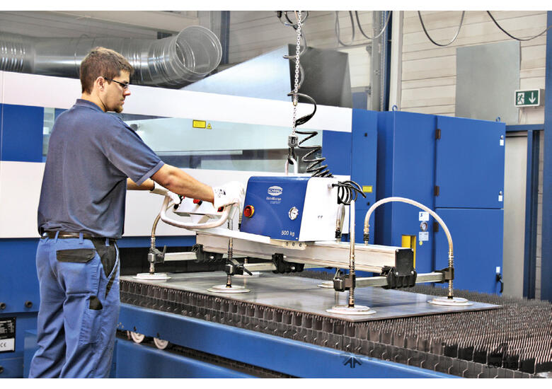 caption VacuMaster for lifting sheet steel, capacities of 75kg to 2000kg