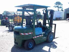 Forklift Mitsubishi FD25 diesel - picture2' - Click to enlarge