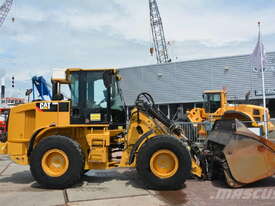 CATERPILLAR 930H (High Dump Bucket ) - picture1' - Click to enlarge