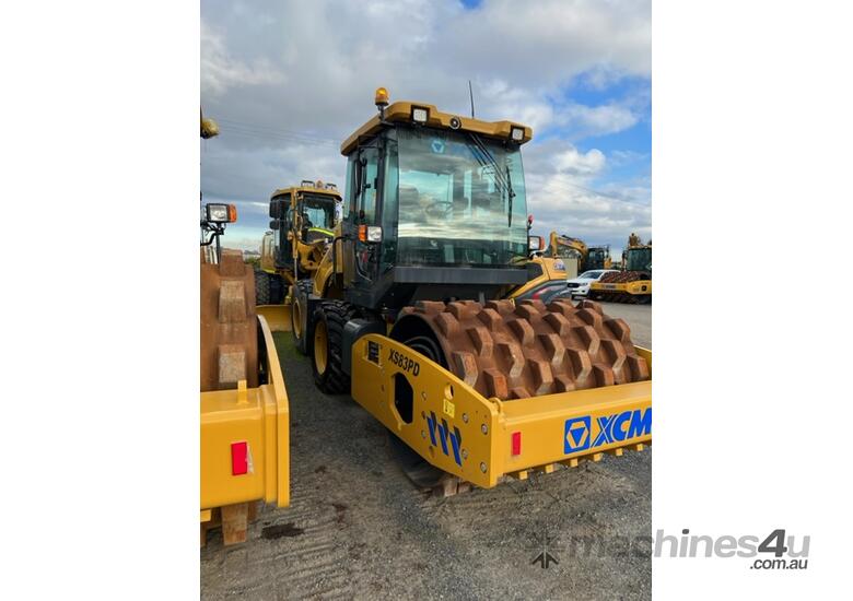 caption XS83PD Padfoot Drum Roller 8T Compactor