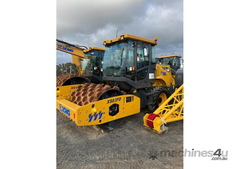 caption XS83PD Padfoot Drum Roller 8T Compactor