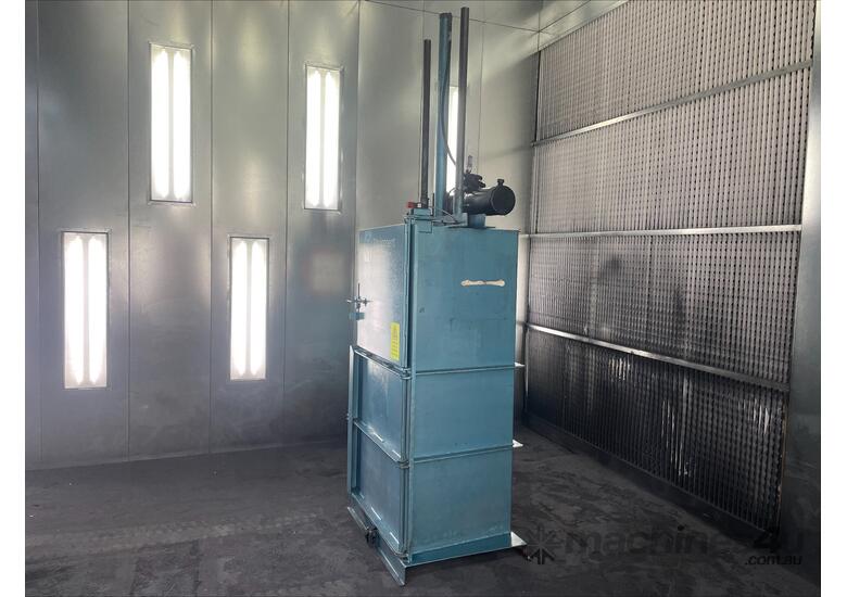 caption ELEPHANTS FOOT -EF LG 1.0 ``Cardboard & Plastic`` Vertical Baler (REFURBISHED)