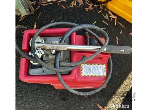 SPEED SHORE Shoring Shield - Speed Shore - Hand Pump, 
Model Hand pump, Serial Coates1154544, Manufa