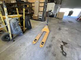 Pallet Jack - picture0' - Click to enlarge