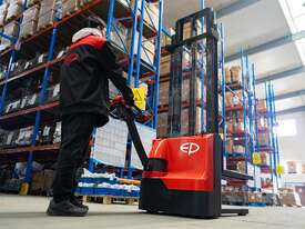 ES15-15ES Electric Stacker
CAPACITY 1500 KG - picture2' - Click to enlarge