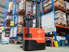 ES15-15ES Electric Stacker
CAPACITY 1500 KG - picture4' - Click to enlarge