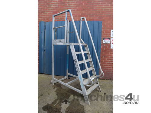 caption Aluminium Access Platform Ladder - Star - 1.5m