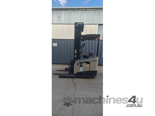 CROWN DOUBLE REACH TRUCK RD S700 1.4T 6.8m Mast