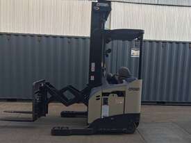 CROWN DOUBLE REACH TRUCK RD S700 1.4T 6.8m Mast - picture1' - Click to enlarge