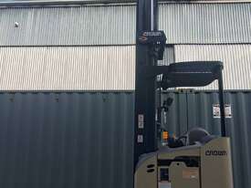 CROWN DOUBLE REACH TRUCK RD S700 1.4T 6.8m Mast - picture2' - Click to enlarge