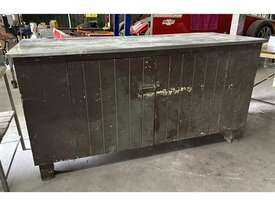 LOCKABLE WORK BENCH - picture0' - Click to enlarge