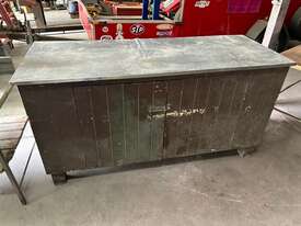 LOCKABLE WORK BENCH - picture0' - Click to enlarge