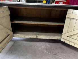 LOCKABLE WORK BENCH - picture1' - Click to enlarge