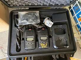 GME TX6160 UHF CB HANDHELD RADIO - picture0' - Click to enlarge