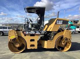 2006 Caterpillar CB434D Vibratory Articulated Roller - picture2' - Click to enlarge