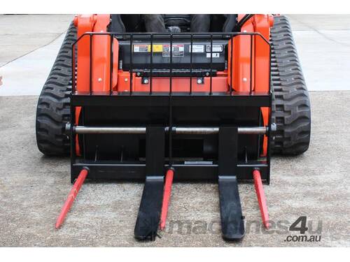NORM ENGINEERING PIN-EYE PALLET FORK & BALE SPEARS