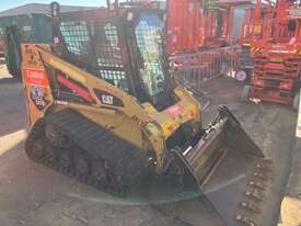 2011 Caterpillar 247B Skid Steer Loader - picture1' - Click to enlarge