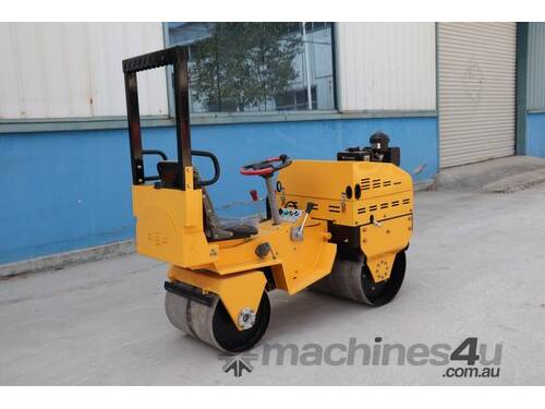 caption STDR700 Ride-On Tandem Roller