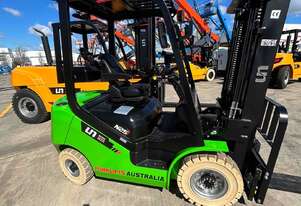 UN Forklift 2.5T Lithium - Cost Effective & Environmentally Friendly!