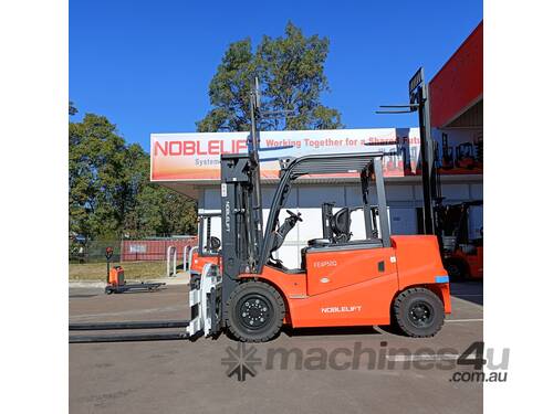 5T 4 Wheel Counterbalance Electric Forklift with Rotator Attachment