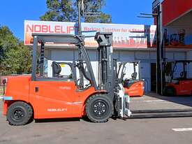 5T 4 Wheel Counterbalance Electric Forklift with Rotator Attachment - picture1' - Click to enlarge