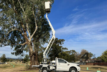 Monitor Truck Mounted Lift Model: E140P - Exceptionally Strong & Stable!
