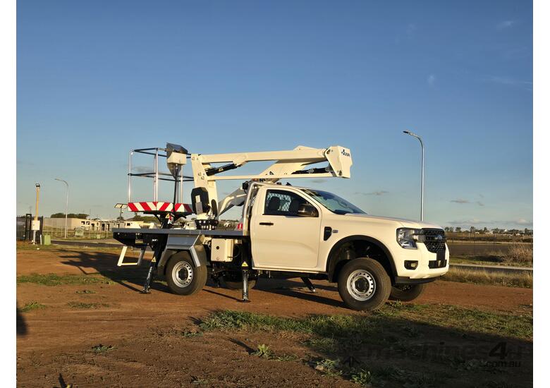 Waimea GSR E140P on Ford Ranger 4x2 Ute Mounted Lift - Exceptionally Strong & Stable!