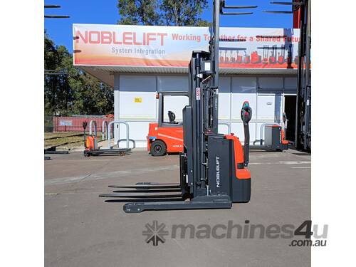 caption NOBLELIFT 1.6T Straddle Leg Walkie Stacker - Triplex Mast 4.3m Lift Height