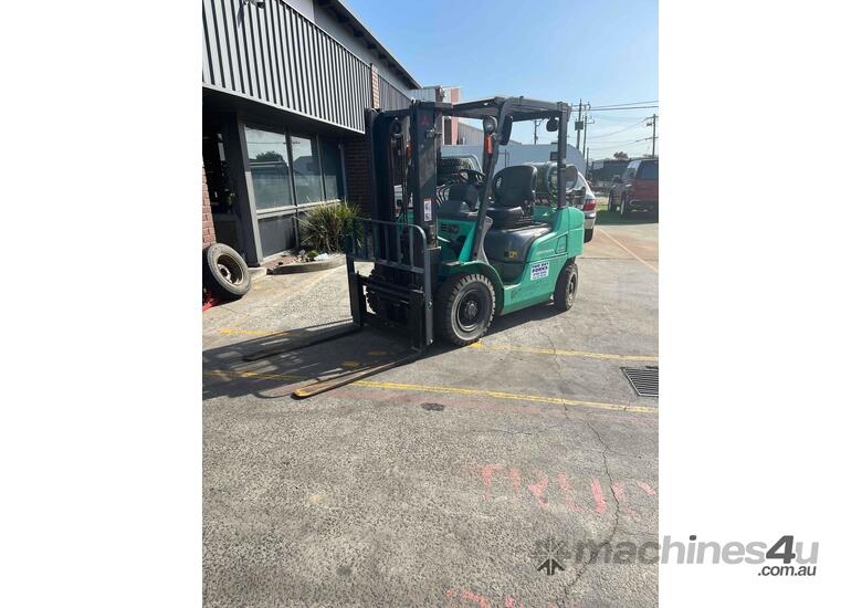 caption Mitsubishi 2.5 Tonne Forklift