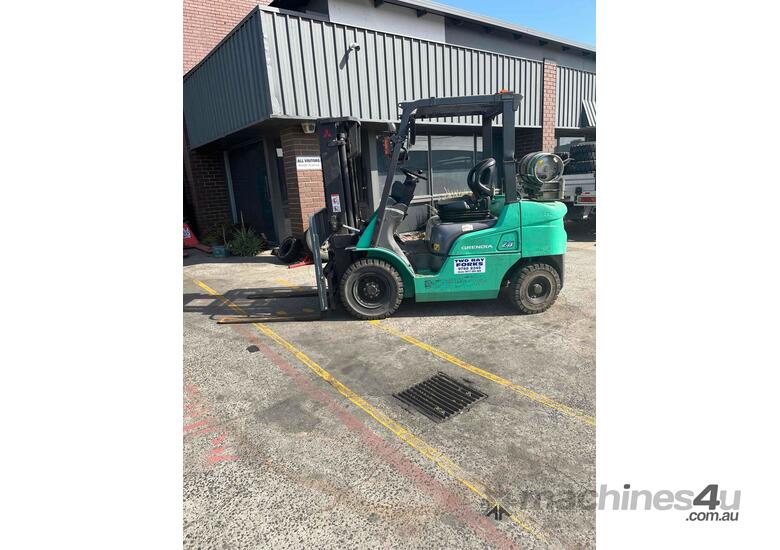 caption Mitsubishi 2.5 Tonne Forklift