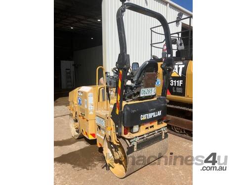 2011 Caterpillar CB22 Roller (Smooth Drum)