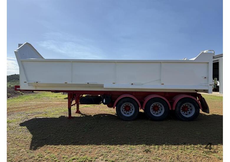 caption 1997 FRUEHAUF TIPPER TRAILER