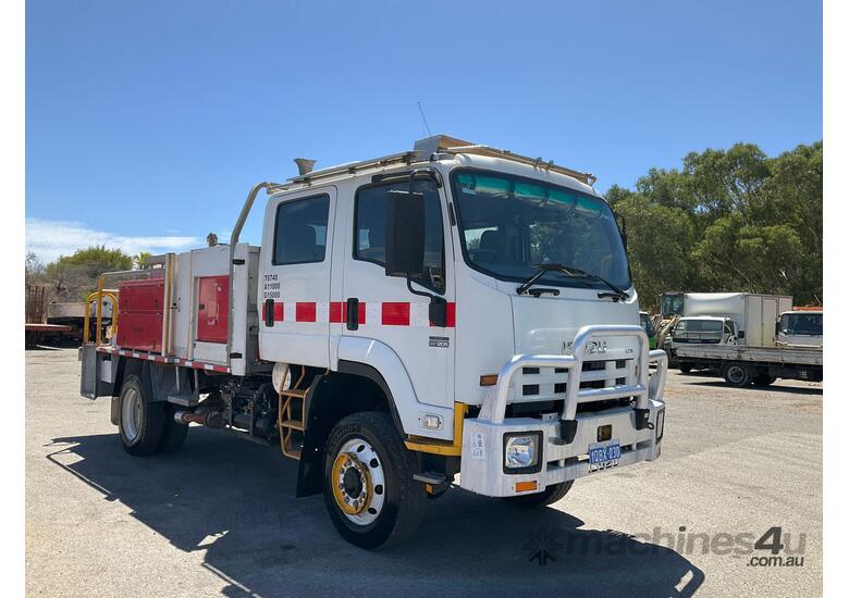 caption 2014 Isuzu FSS Fire Truck 4 x 4