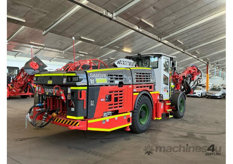 caption 2023 Sandvik DD422i-600 Drill Rig