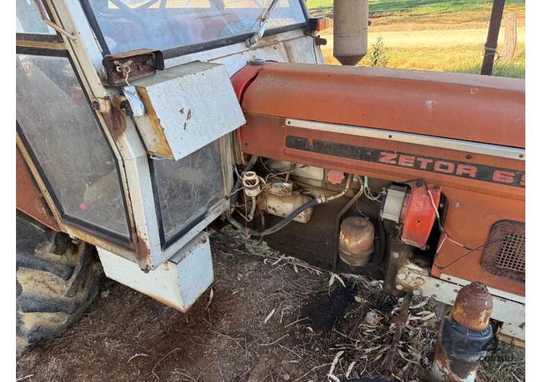 caption Zetor 6911 Tractor
