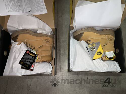 caption 4x Boxes Oliver Boots