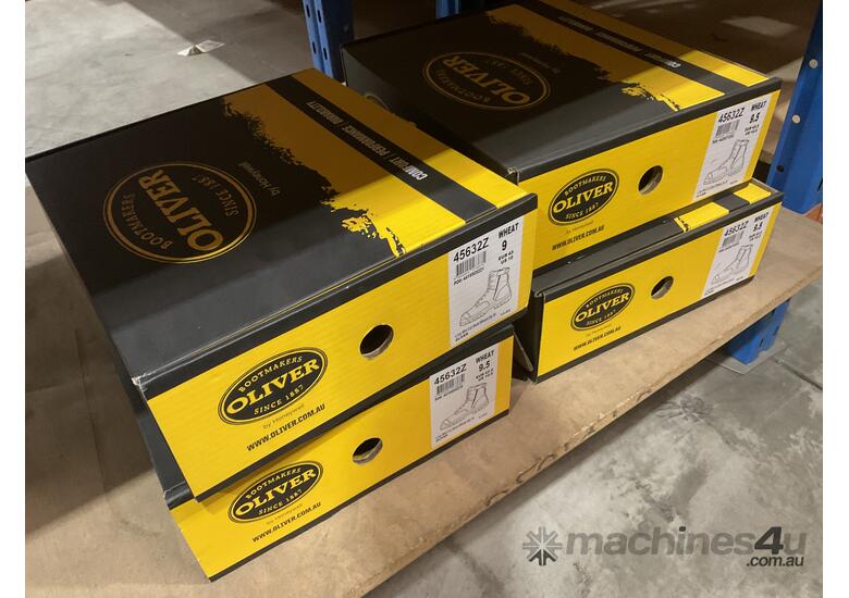 caption 4x Boxes Oliver Boots