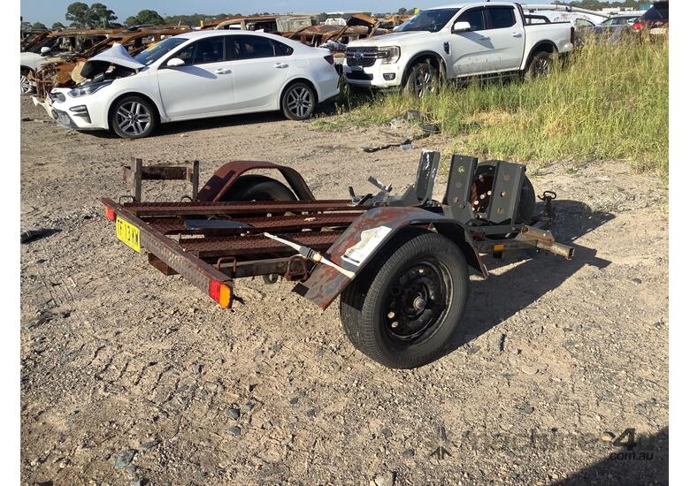 caption 2009 ELF Trailers Single Axle Bike Trailer