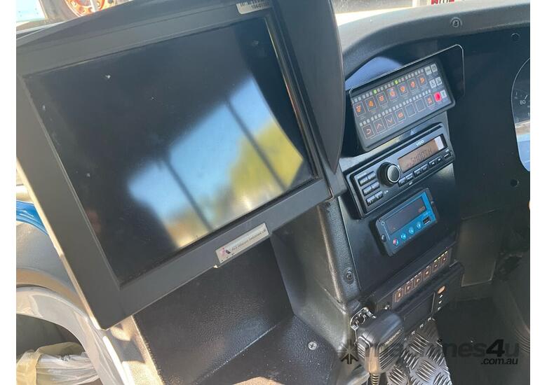 caption Mercedes Benz Bus