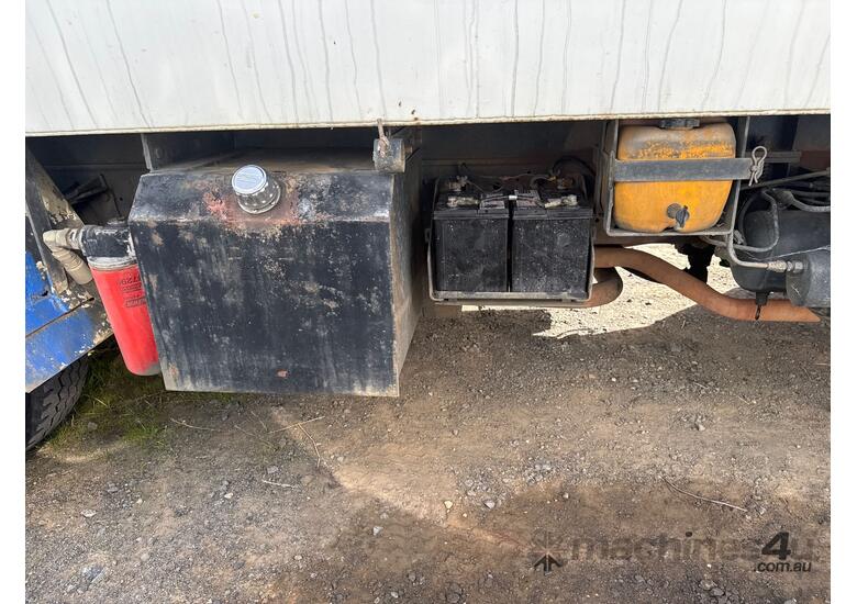 caption 1992 Isuzu FSR Garbage Compactor