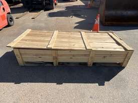 Crate of Assorted Hydraulic Pumps and Rod - picture0' - Click to enlarge