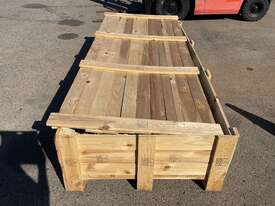 Crate of Assorted Hydraulic Pumps and Rod - picture2' - Click to enlarge
