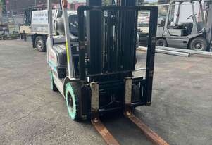 Unicarrier 1.5 Tonne container mast forklift
