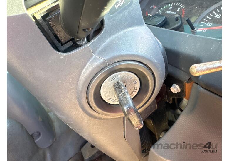 caption 2008 Isuzu FRR500 Tanker