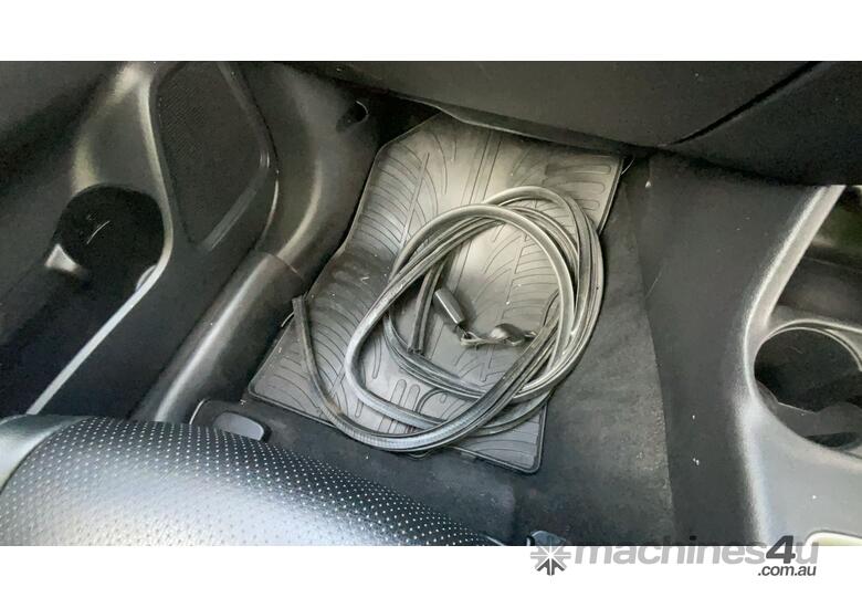 caption 2015 Mitsubishi Outlander Exceed Diesel