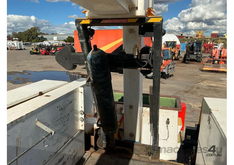 caption 2005 Isuzu FVZ 1400 EWP Day Cab