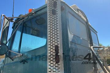 09/03 Freightliner Fl80 6x4 Concrete Agitator