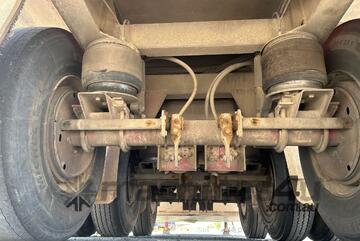 2004 Maxitrans ST3-OD 44ft Tri Axle Refrigerated Pantech Trailer