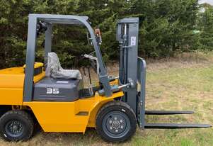 FORKLIFT 2025 3.5 TON NEAR NEW