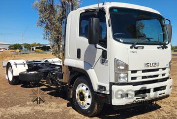 Isuzu FSR850 Long 4x2 Cab/Chassis Truck.